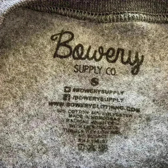 Bowery Supply Co Men's Crewneck Sweatshirt SMALL Grey Graphic Cosmic Love Skater - Picture 8 of 8